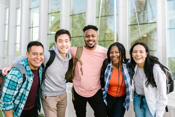 Türkiye'de Öğrenci İkamet İzni: Başvuru, Şartlar ve Öğrencilerin Çalışma Hakkı